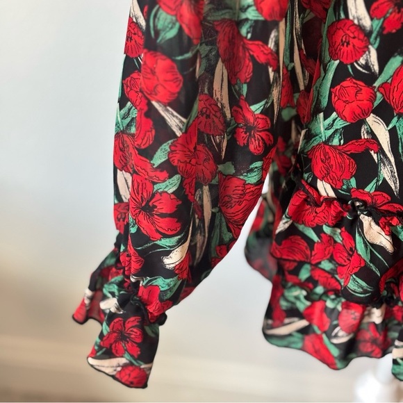 Women’s Krazy Kat Floral Cold Shoulder Blouse Size Medium Red Black Ruffle Hem - Picture 4 of 10